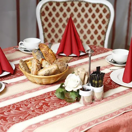 فندق Rokokohaus 3*